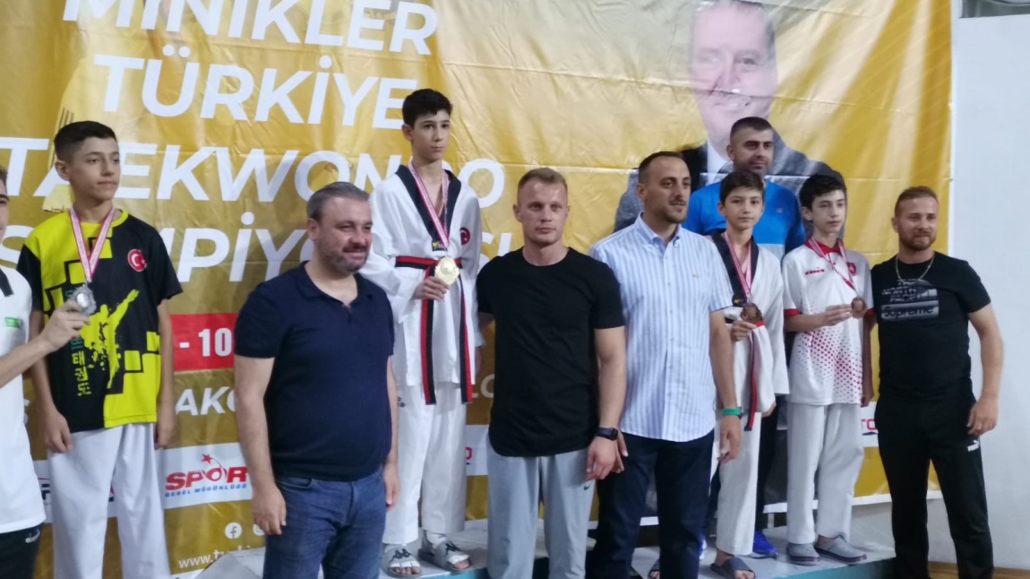 Minikler Türkiye Teakwondo Şampiyonasında 40 kg Erkeklerde Türkiye 3. süyüz.
