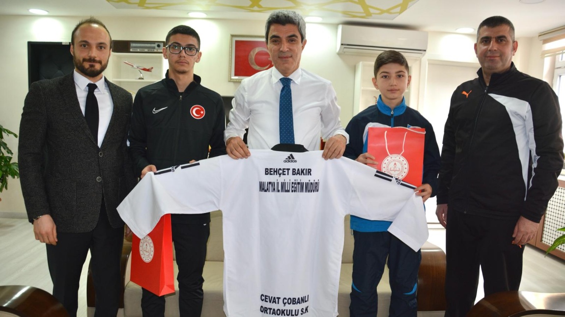 Cevat Çobanlı Ortaokulu Spor Kulübü Olarak İl Milli Eğitim Müdürümüz Sayın Behçet BAKIR'ı Ziyaret Ettik.
